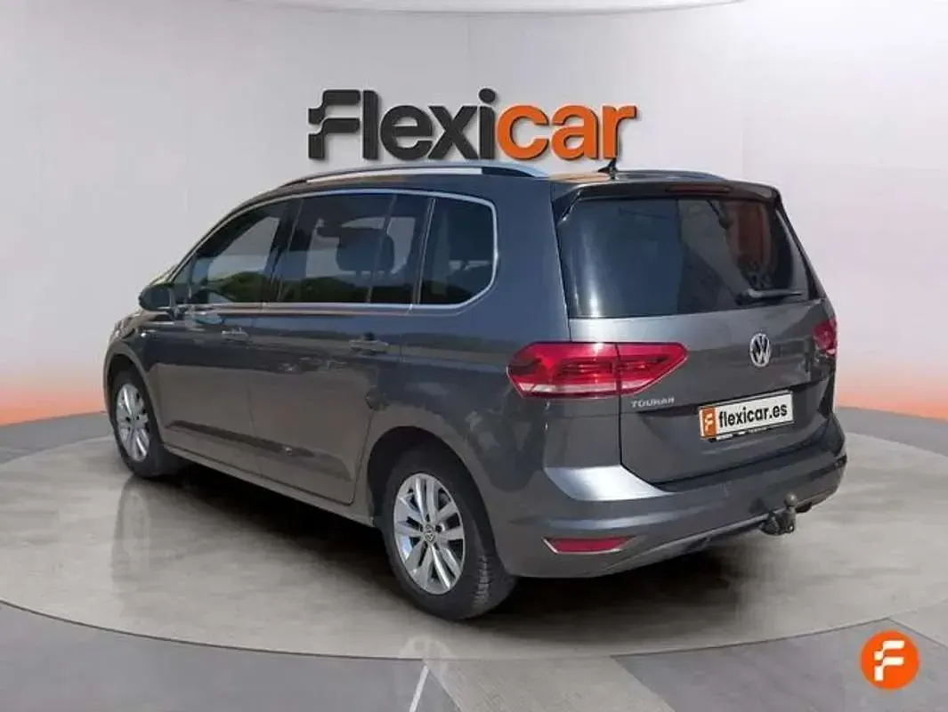 Usado VW Touran Advance 116 CV (85 kW) 2019 Gris Monovolumen