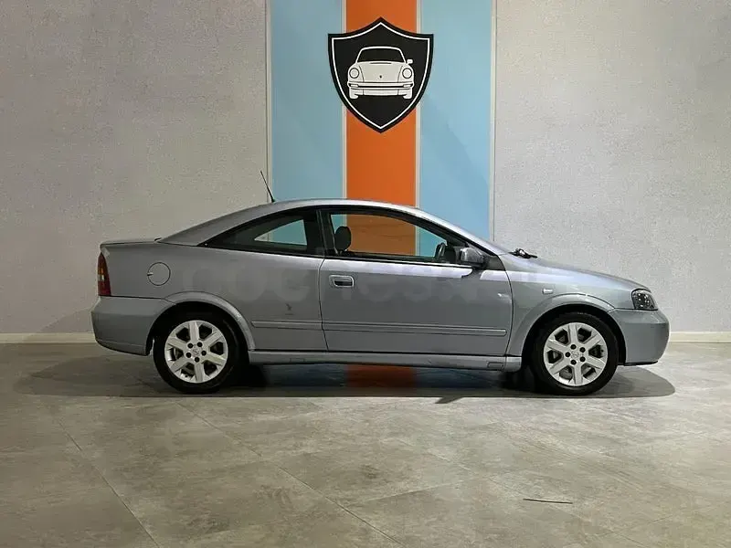 Usado Opel Astra Edition 125 CV (91 kW) 2003 Gris / plata Coupe