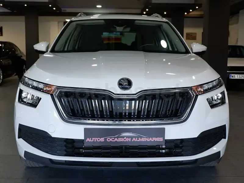 Usado Skoda Kamiq Ambition 110 CV (80 kW) 2023 Blanco SUV