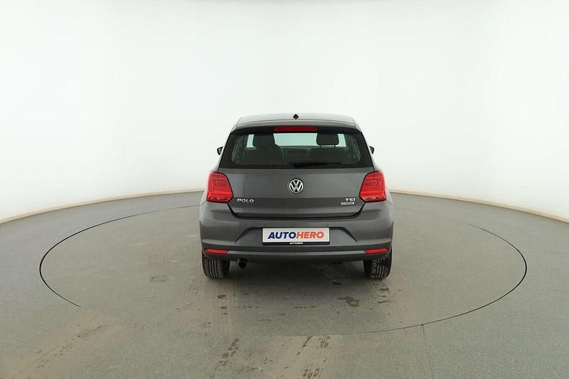 Usado VW Polo Advance 90 CV (66 kW) 2017 Gris Berlina