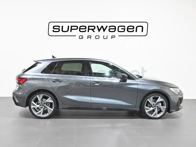 Usado Audi A3 Comfort 150 CV (110 kW) 2025 Gris / plata Berlina