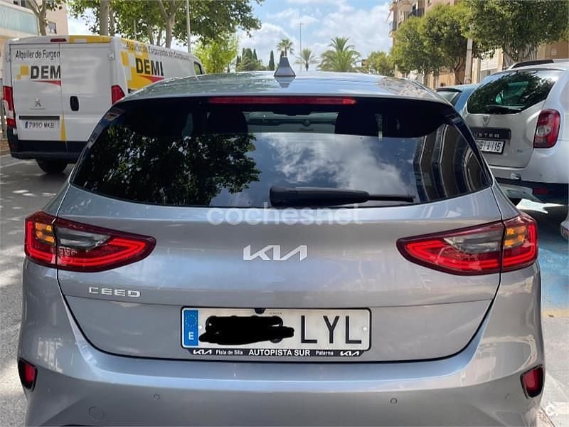 Usado Kia Ceed 100 CV (73 kW) 2022 Gris / plata Utilitario