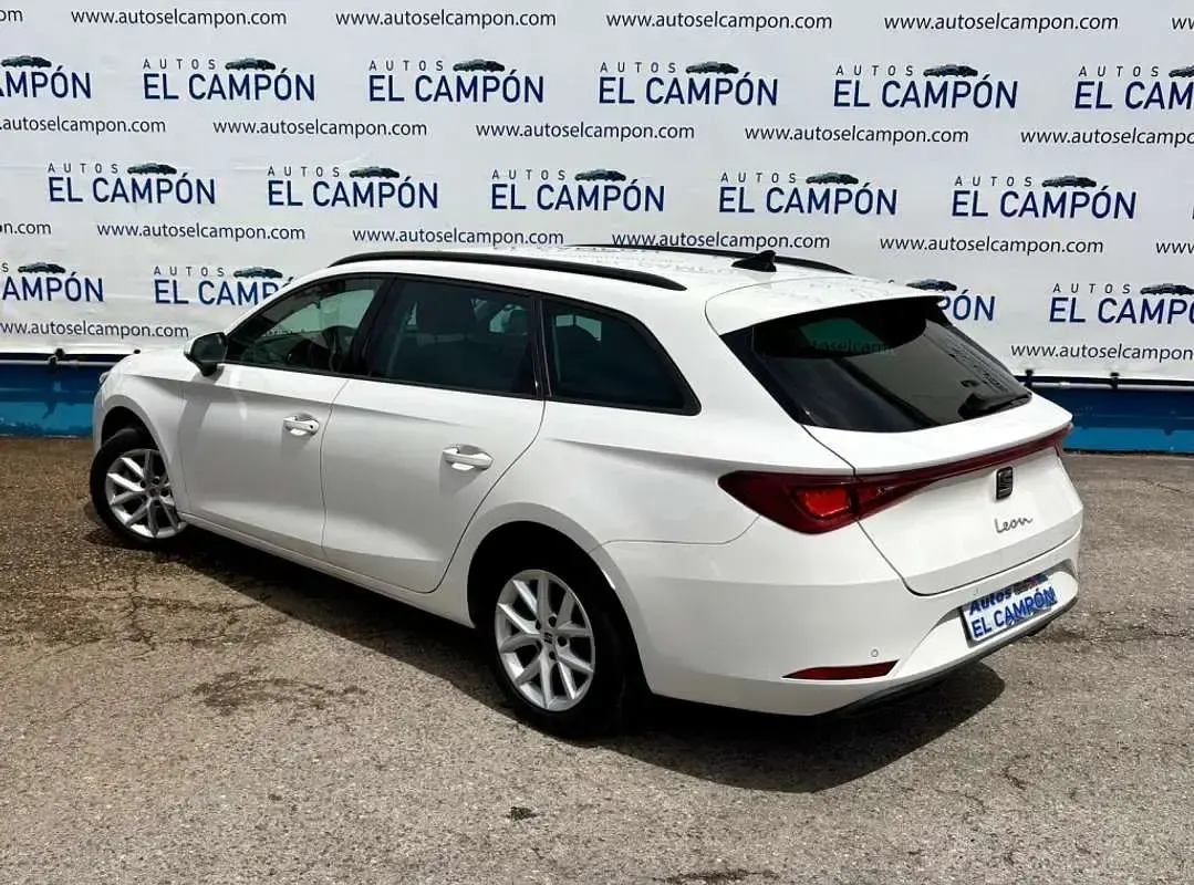 Usado Seat Leon ST Style 116 CV (85 kW) 2022 Blanco Familiar