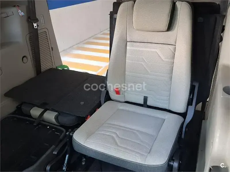 Usado Ford Tourneo Connect Titanium 120 CV (88 kW) 2017 Beige Monovolumen
