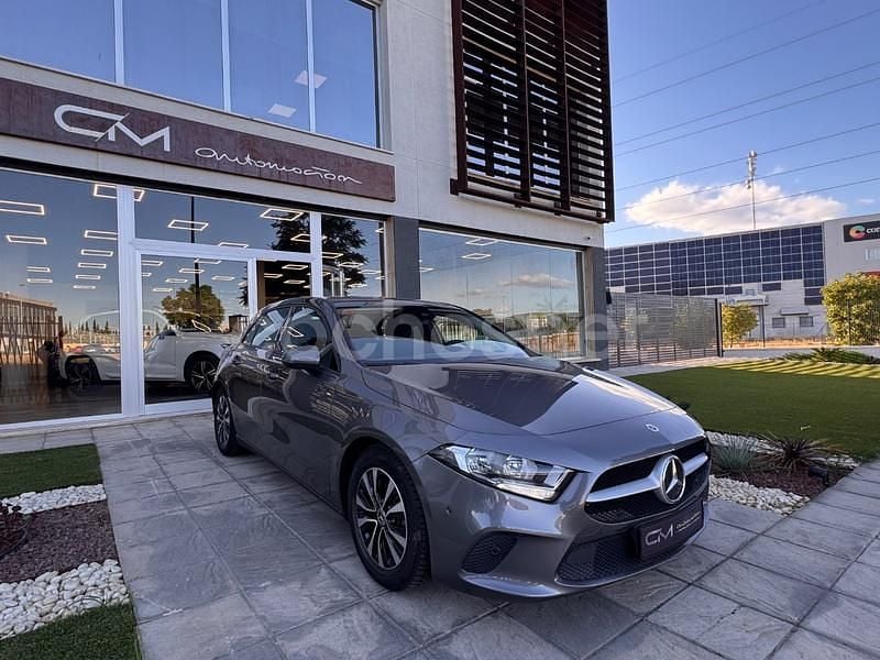 Usado Mercedes A180 116 CV (85 kW) 2021 Gris / plata Berlina