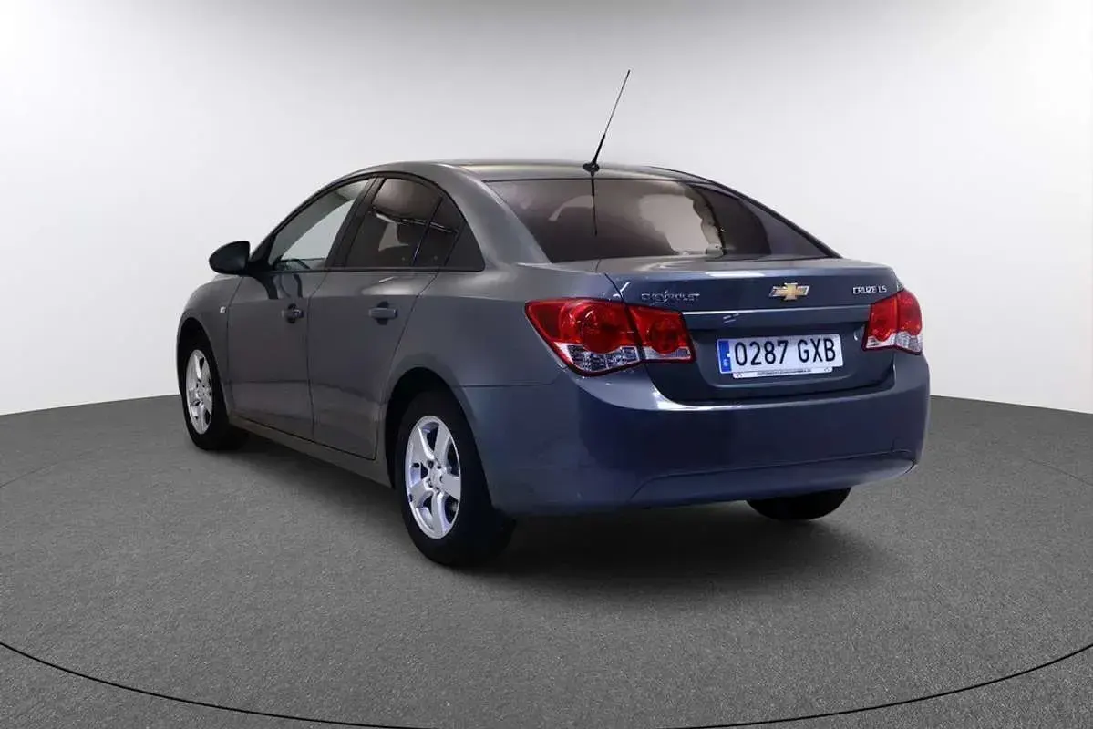 Usado Chevrolet Cruze LS 113 CV (83 kW) 2010 Gris Utilitario