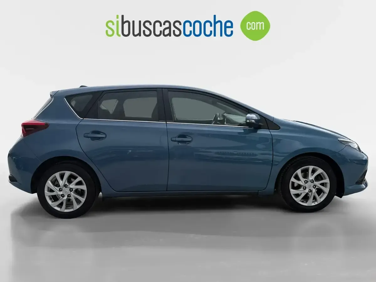Usado Toyota Auris Hybrid Active 136 CV (100 kW) 2017 Azul