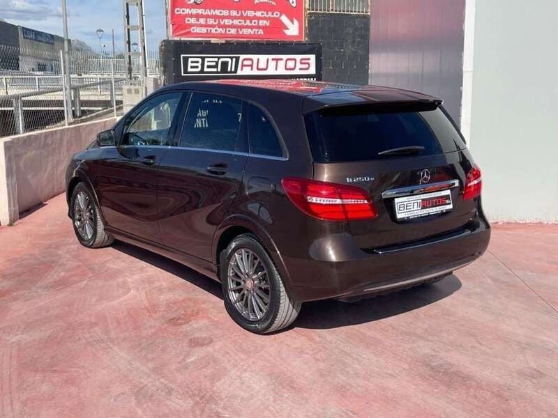 Usado Mercedes B250e 131 kW (179 CV) 2016 Marrón Monovolumen