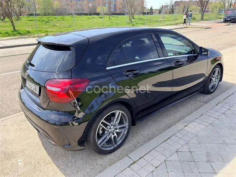 Usado Mercedes A200 AMG line 136 CV (100 kW) 2017 Negro Utilitario