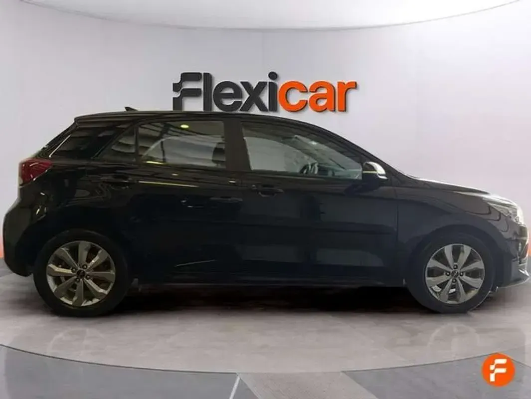 Usado Kia Rio 84 CV (61 kW) 2023 Negro Utilitario