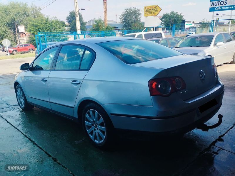Usado VW Passat 140 CV (102 kW) 2009 Gris Berlina