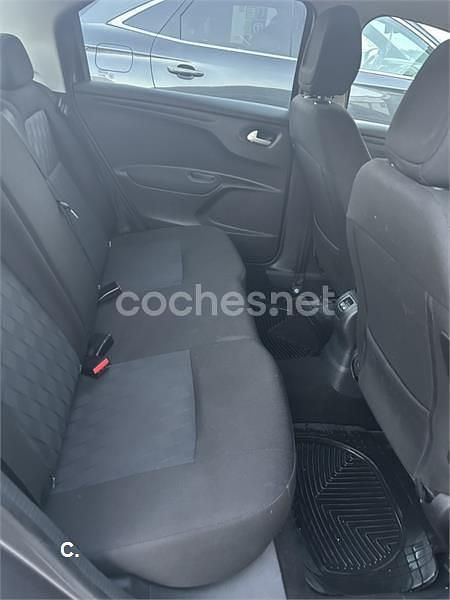 Usado Citroën C-Elysee I Shine 102 CV (75 kW) 2019 Gris / plata Berlina