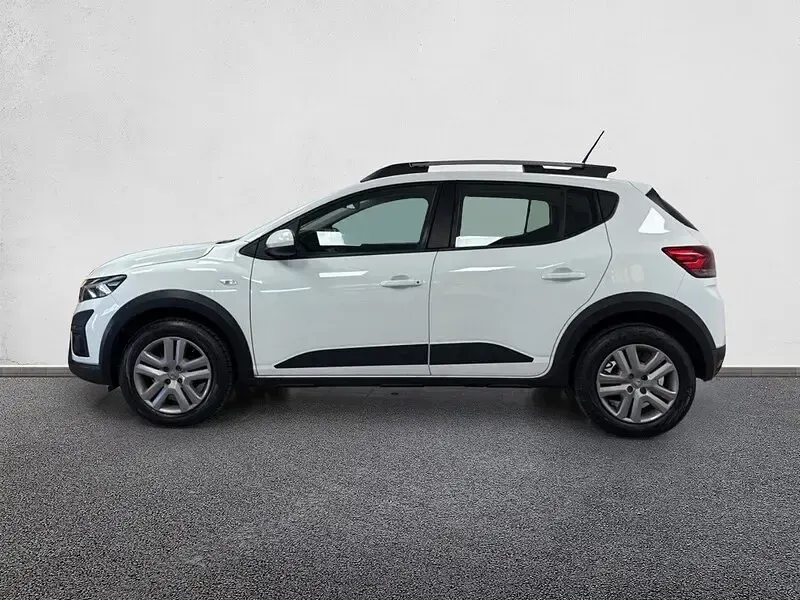 Usado Dacia Sandero Comfort 91 CV (66 kW) 2022 Blanco Utilitario