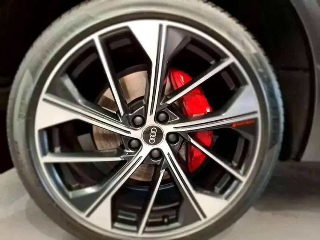 Usado Audi e-tron GT quattro Competition 219 kW (299 CV) 2024 Gris Berlina