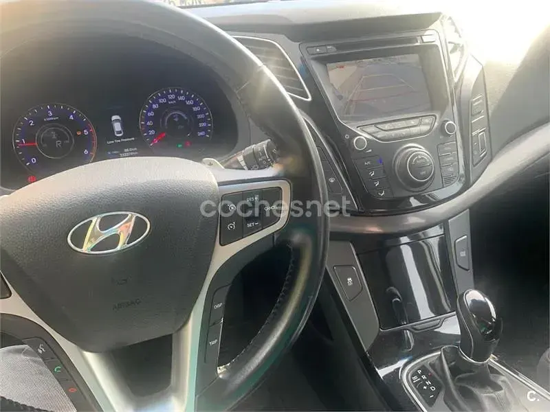 Usado Hyundai i40 Style 136 CV (100 kW) 2014 Gris / plata Berlina