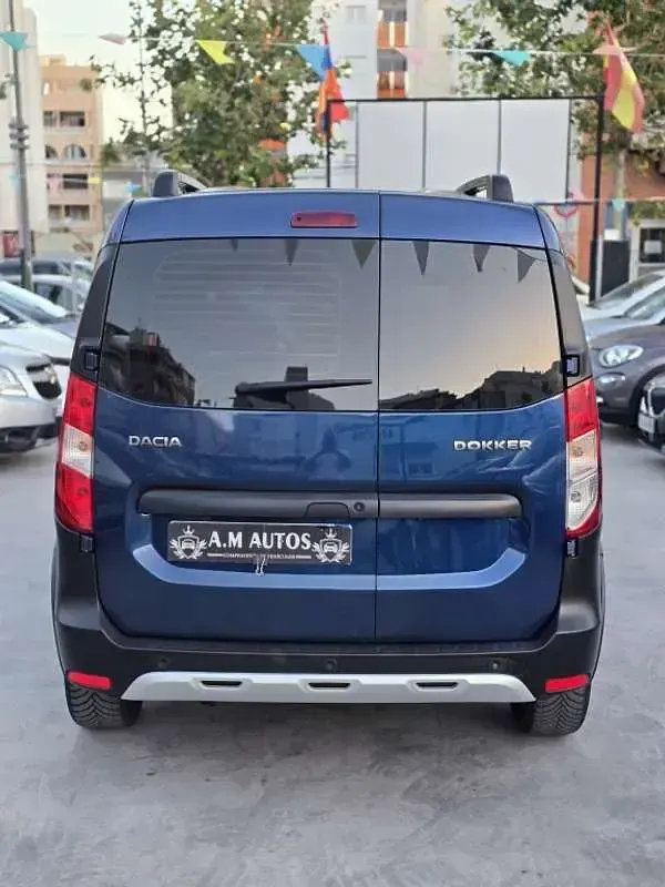 Usado Dacia Dokker Essentiel 90 CV (66 kW) 2018 Azul Monovolumen