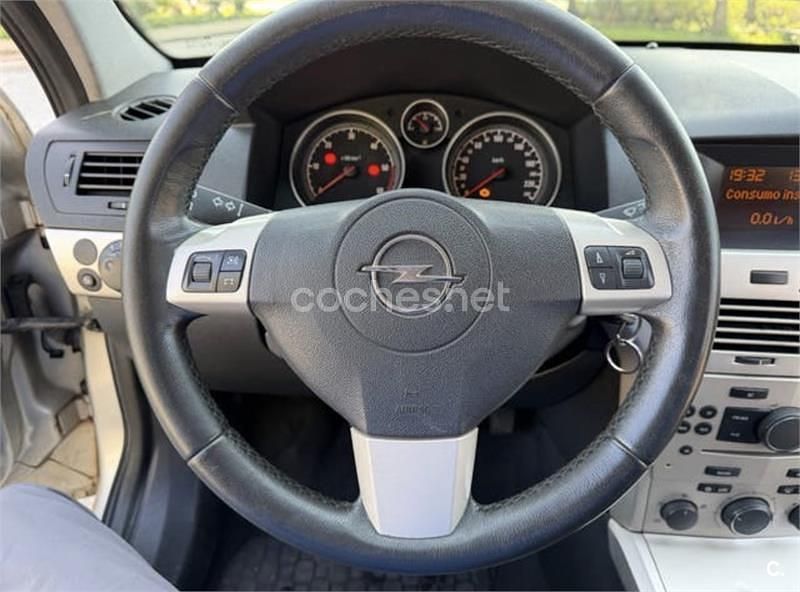 Usado Opel Astra Enjoy 100 CV (73 kW) 2007 Gris / plata Berlina