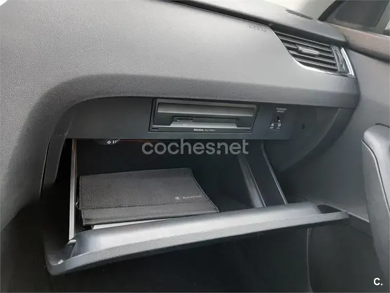 Usado Skoda Octavia 110 CV (80 kW) 2017 Gris / plata Berlina