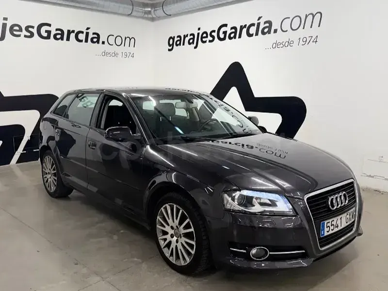 Usado Audi A3 Ambition 125 CV (91 kW) 2010 Gris / plata Utilitario