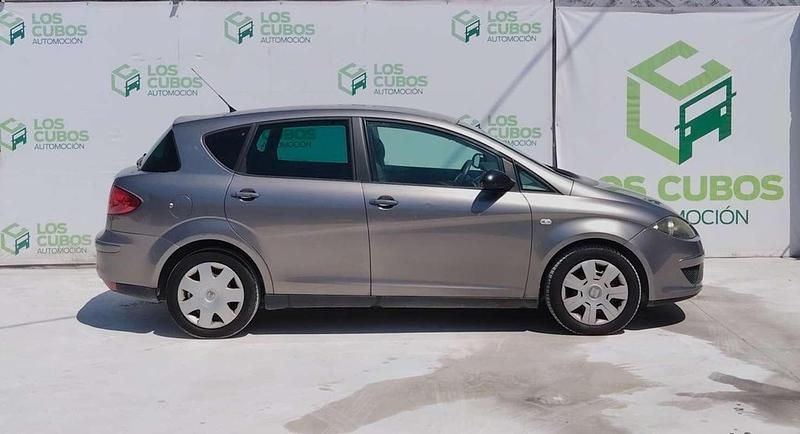 Usado Seat Toledo Sport 102 CV (75 kW) 2005 Gris Utilitario