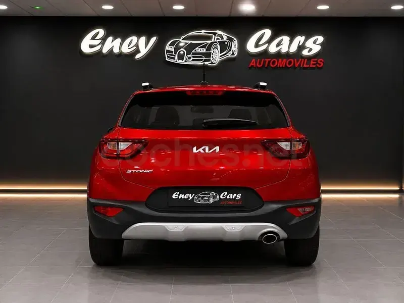 Usado Kia Stonic 100 CV (73 kW) 2023 Rojo SUV