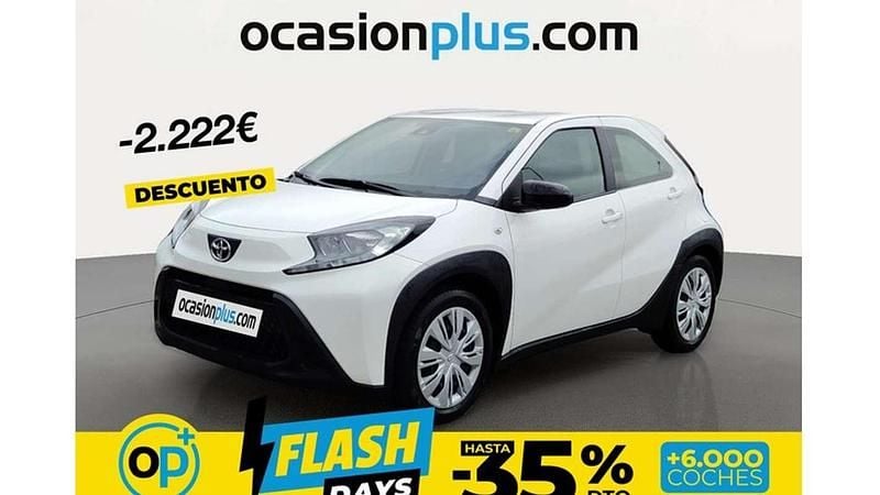 Usado Toyota Aygo Play 72 CV (52 kW) 2023 Blanco Utilitario