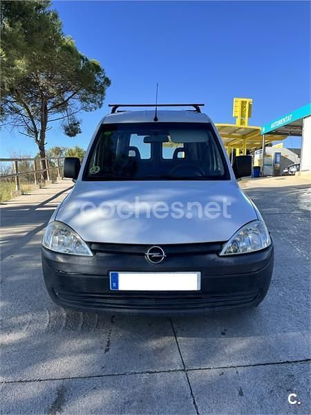 Blanco Usado 2012 Opel Combo Expression Monovolumen | 4399 € - Imagen 1/4
