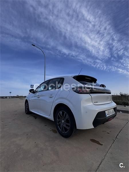 Usado Peugeot 208 Active 100 CV (73 kW) 2021 Blanco Utilitario