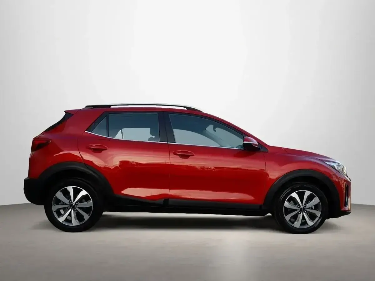 Usado Kia Stonic 100 CV (73 kW) 2024 Rojo SUV