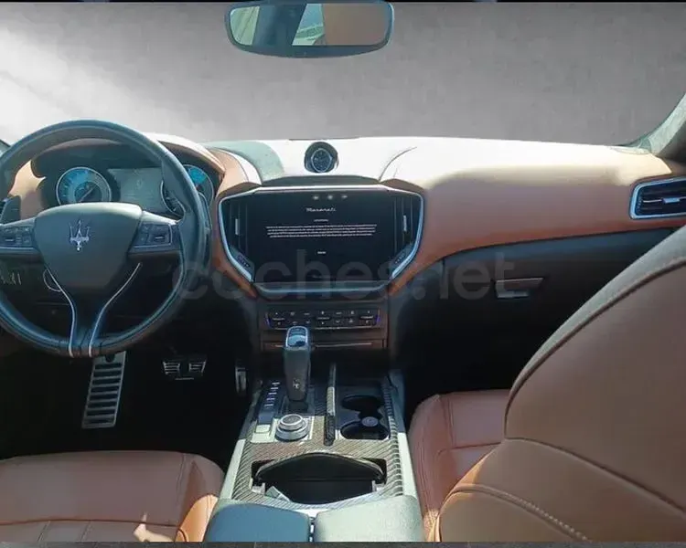 Usado Maserati Ghibli 350 CV (257 kW) 2022 Gris / plata Berlina