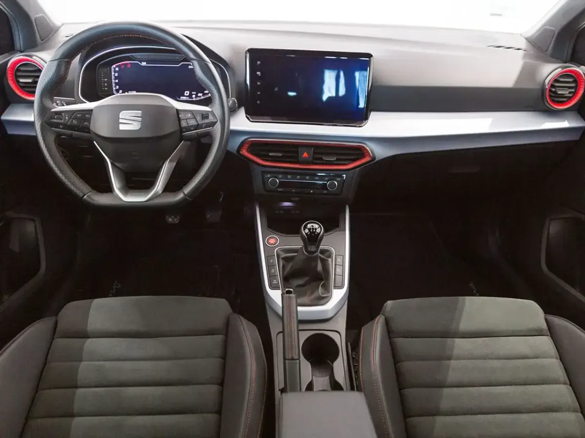 Usado Seat Arona FR 110 CV (80 kW) 2022 Gris SUV