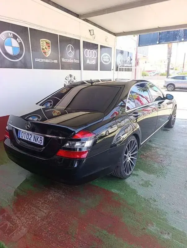 Usado Mercedes S500 387 CV (284 kW) 2006 Negro Berlina