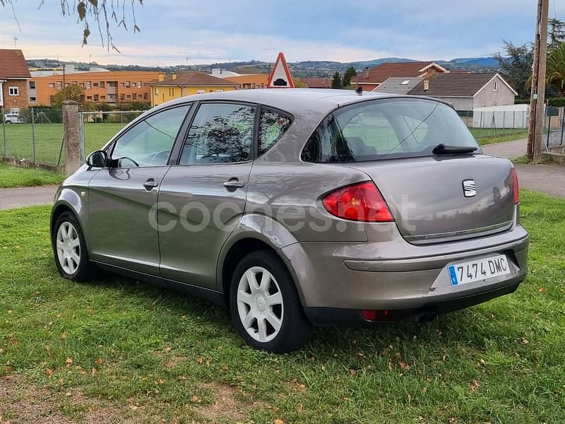 Usado Seat Toledo Reference 140 CV (102 kW) 2006 Gris / plata Berlina