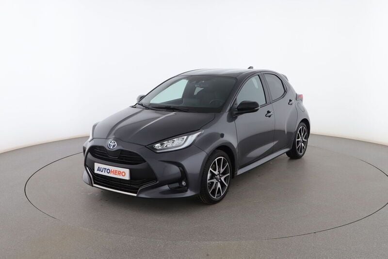 Gris Usado 2022 Toyota Yaris Hybrid Plus Utilitario | 21.199 € (Precio justo) - Imagen 1/4