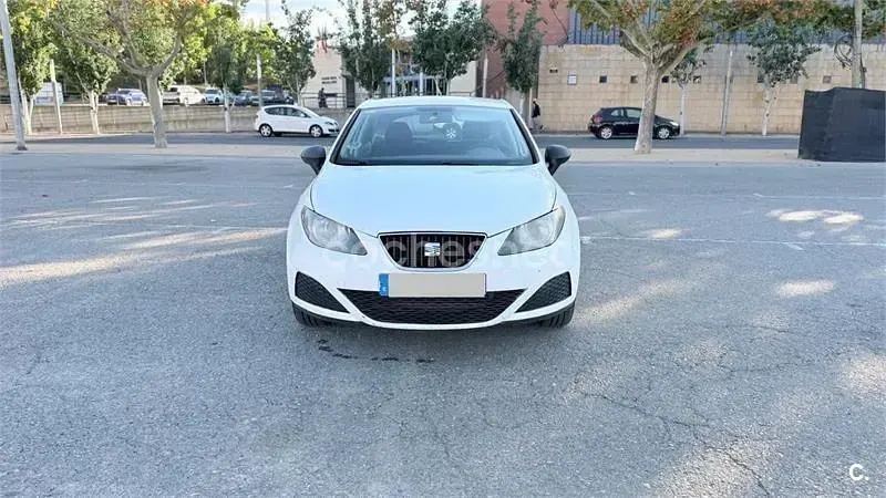 Usado Seat Ibiza 90 CV (66 kW) 2011 Blanco Berlina