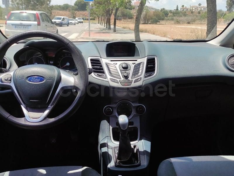 Usado Ford Fiesta Trend 70 CV (51 kW) 2010 Negro Utilitario