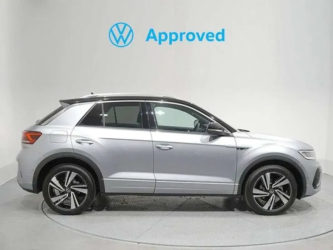 Usado VW T-Roc R-line 116 CV (85 kW) 2025 Plateado SUV