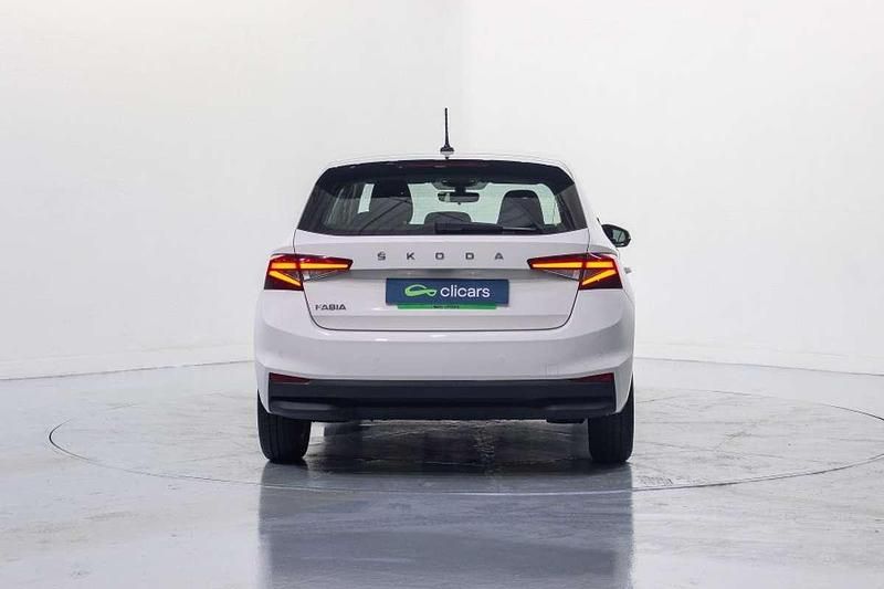 Usado Skoda Fabia Ambition 95 CV (69 kW) 2023 Blanco Utilitario