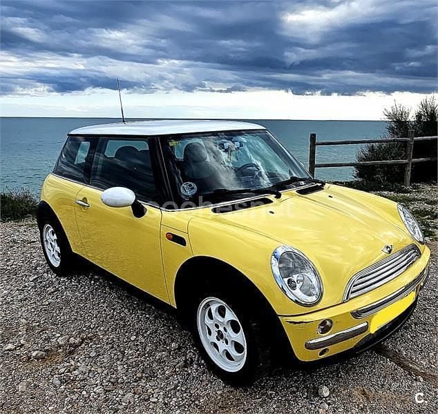Usado Mini Cooper 115 CV (84 kW) 2002 Amarillo Utilitario