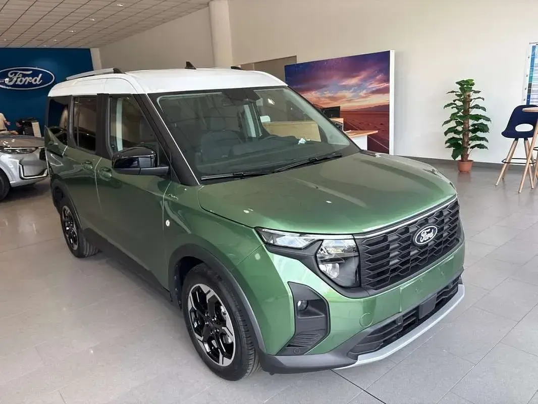 Nuevo Ford Tourneo Active 125 CV (91 kW) 2026 Verde Van