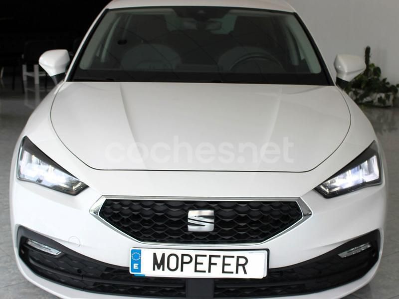 Usado Seat Leon Style 130 CV (95 kW) 2022 Blanco Berlina