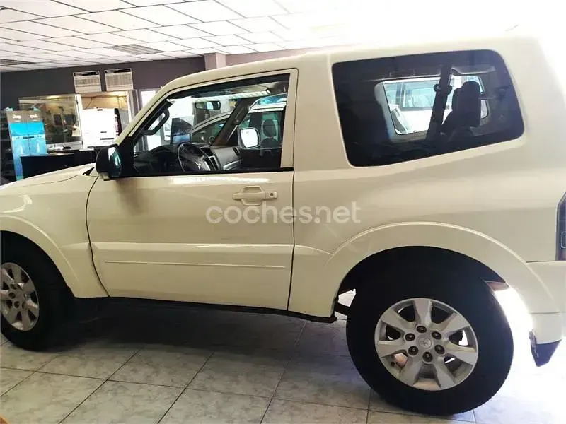 Usado Mitsubishi Montero Motion 200 CV (147 kW) 2014 Beige SUV
