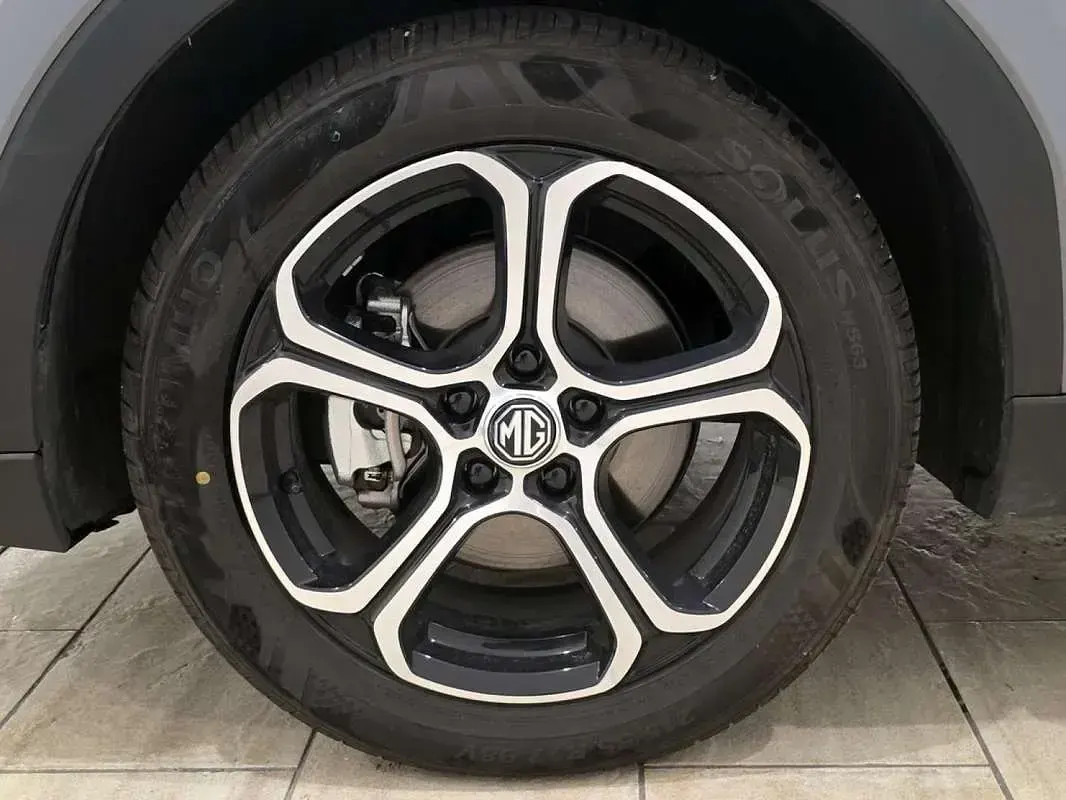 Usado MG ZS Comfort 197 CV (144 kW) 2026 Gris SUV