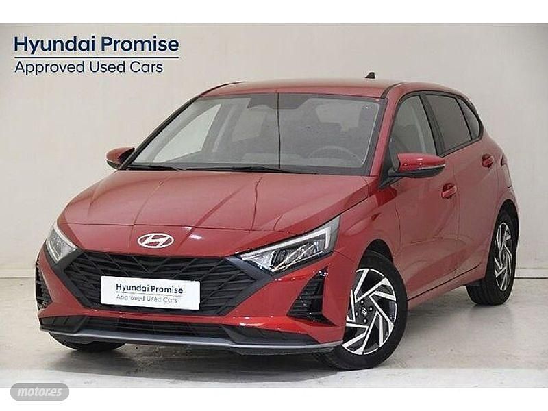 Usado Hyundai i20 84 CV (61 kW) 2024 Dragon red (perlado) Utilitario
