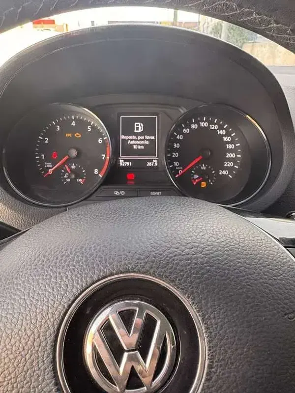 Usado VW Polo 75 CV (55 kW) 2017 Rojo Utilitario