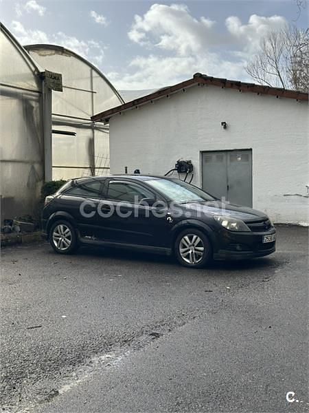 Usado Opel Astra GTC Sport 110 CV (80 kW) 2009 Negro Berlina