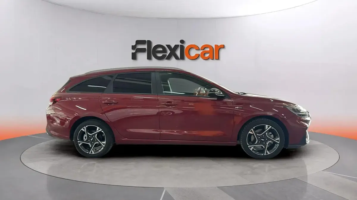 Usado Hyundai i30 N Line 120 CV (88 kW) 2022 Granate Familiar
