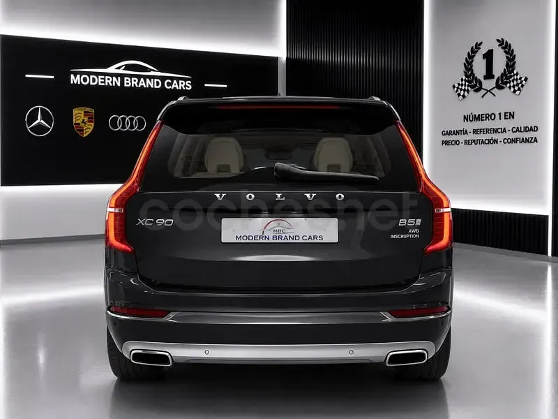 Usado Volvo XC90 Momentum 235 CV (172 kW) 2021 Gris / plata SUV
