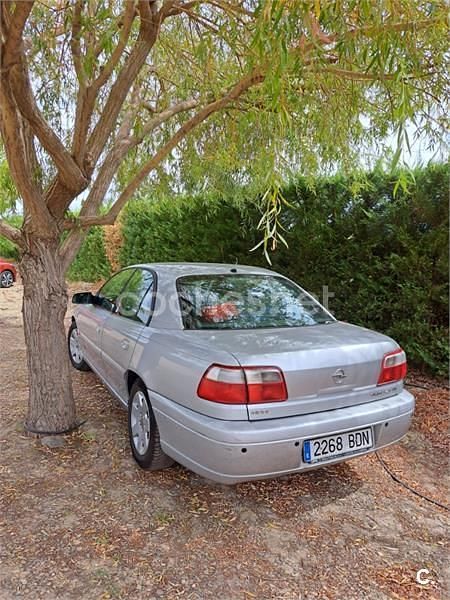 Gris / plata Usado 2000 Opel Omega Elegance Berlina | 2500 € - Imagen 1/4