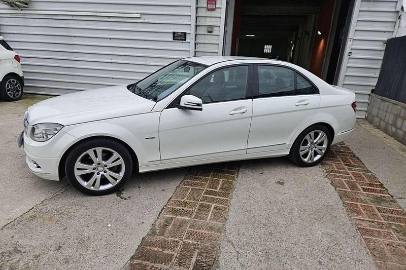 Usado Mercedes C200 Avantgarde 136 CV (100 kW) 2009 Blanco Berlina